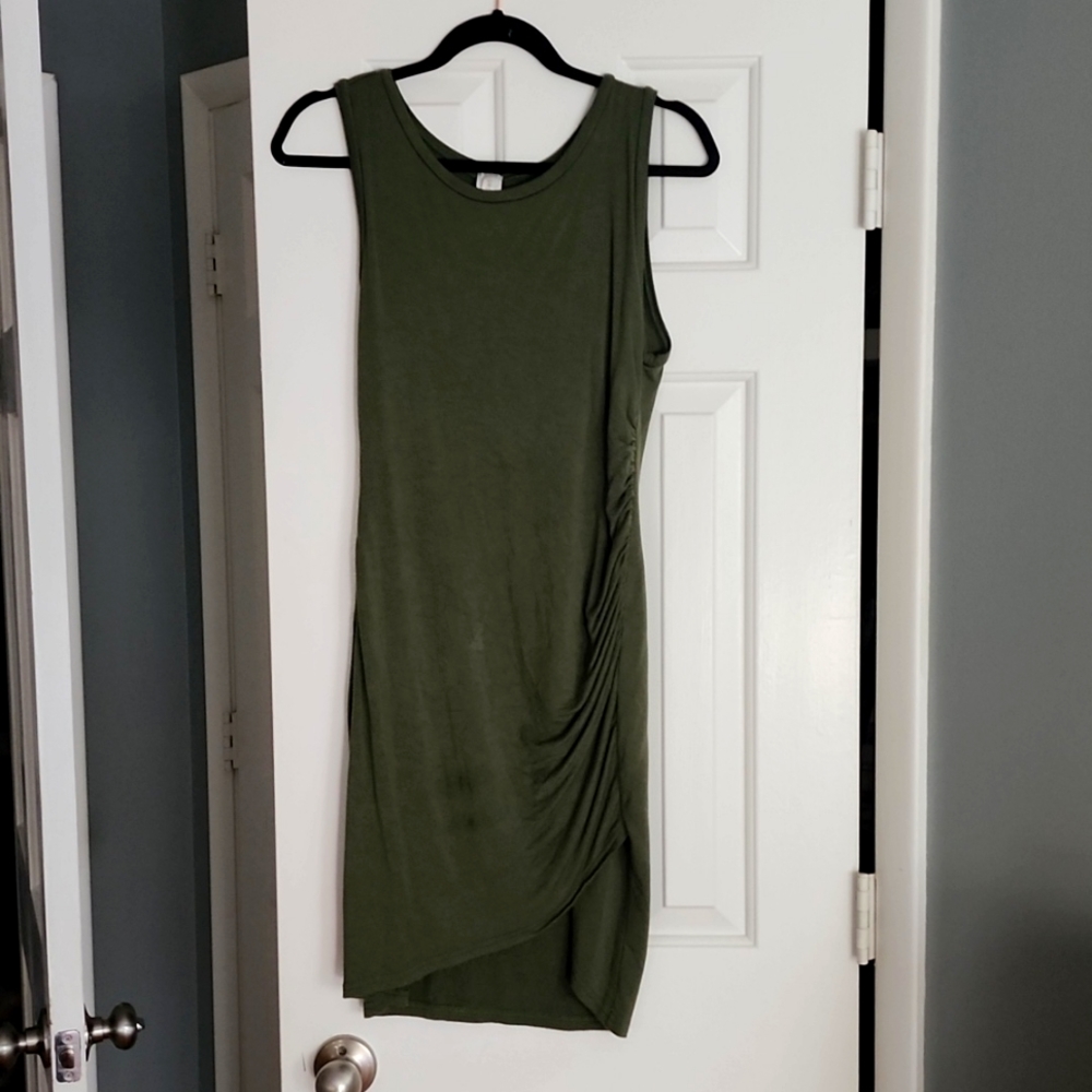 Green Urban Daizy Dress size Medium
